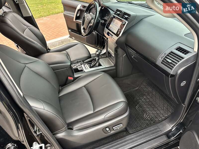 Внедорожник / Кроссовер Toyota Land Cruiser Prado 2019 в Киеве фото 26 Внедорожник / Кроссовер Toyota Land Cruiser Prado 2019 в Киеве