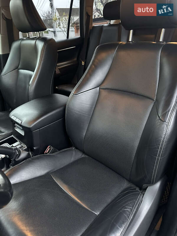 Внедорожник / Кроссовер Toyota Land Cruiser Prado 2019 в Киеве фото 9 Внедорожник / Кроссовер Toyota Land Cruiser Prado 2019 в Киеве