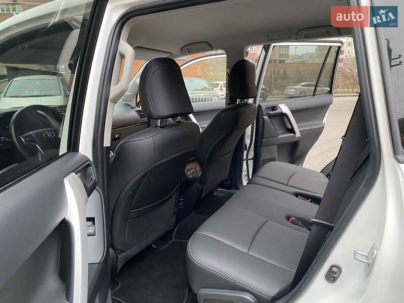 Позашляховик / Кросовер Toyota Land Cruiser Prado 2019 в Києві фото 10 Позашляховик / Кросовер Toyota Land Cruiser Prado 2019 в Києві