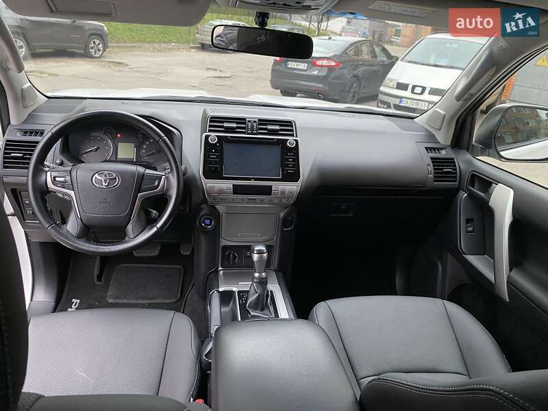 Позашляховик / Кросовер Toyota Land Cruiser Prado 2019 в Києві фото 13 Позашляховик / Кросовер Toyota Land Cruiser Prado 2019 в Києві