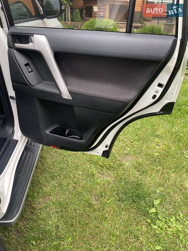 Позашляховик / Кросовер Toyota Land Cruiser Prado 2021 в Києві фото 3 Позашляховик / Кросовер Toyota Land Cruiser Prado 2021 в Києві