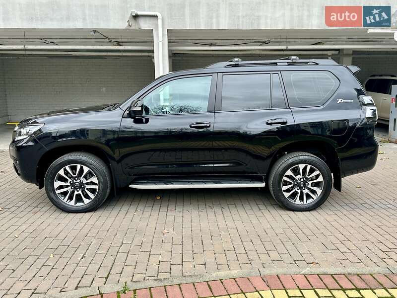 Позашляховик / Кросовер Toyota Land Cruiser Prado 2022 в Києві