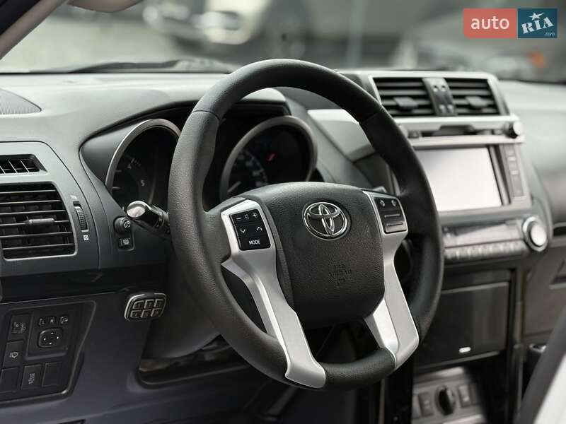 Позашляховик / Кросовер Toyota Land Cruiser Prado 2017 в Вінниці