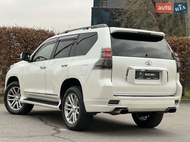 Внедорожник / Кроссовер Toyota Land Cruiser Prado 2010 в Киеве