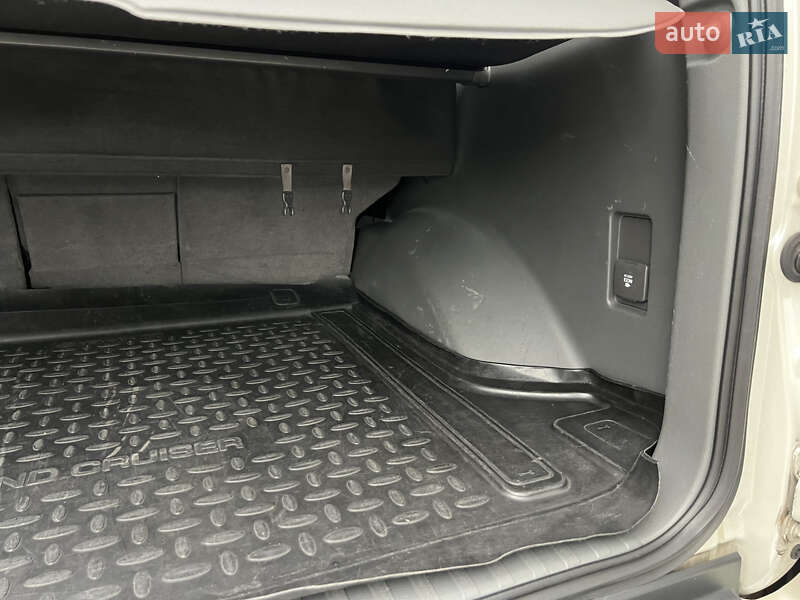 Внедорожник / Кроссовер Toyota Land Cruiser Prado 2010 в Киеве