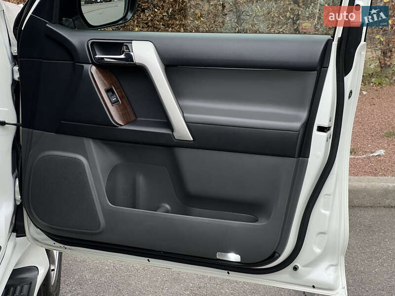 Внедорожник / Кроссовер Toyota Land Cruiser Prado 2010 в Киеве