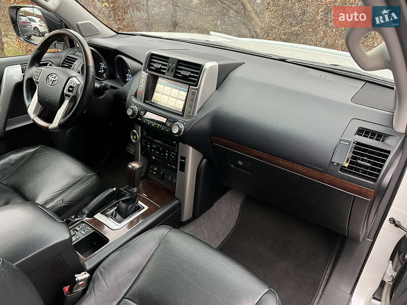 Внедорожник / Кроссовер Toyota Land Cruiser Prado 2010 в Киеве