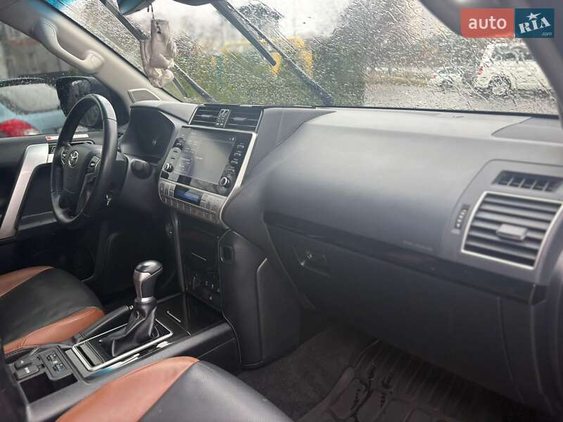 Внедорожник / Кроссовер Toyota Land Cruiser Prado 2023 в Тернополе