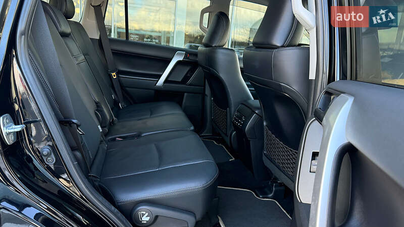 Внедорожник / Кроссовер Toyota Land Cruiser Prado 2023 в Ровно