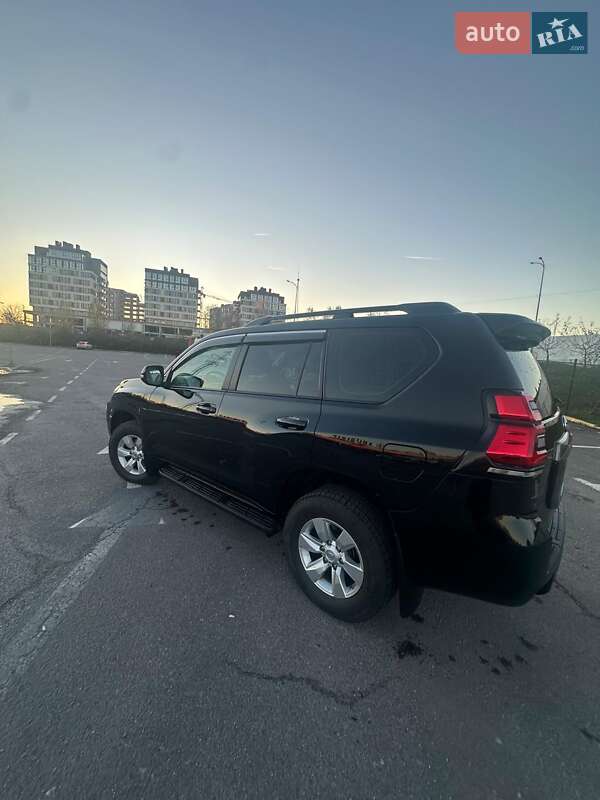 Позашляховик / Кросовер Toyota Land Cruiser Prado 2019 в Ужгороді
