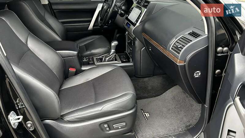 Позашляховик / Кросовер Toyota Land Cruiser Prado 2022 в Києві