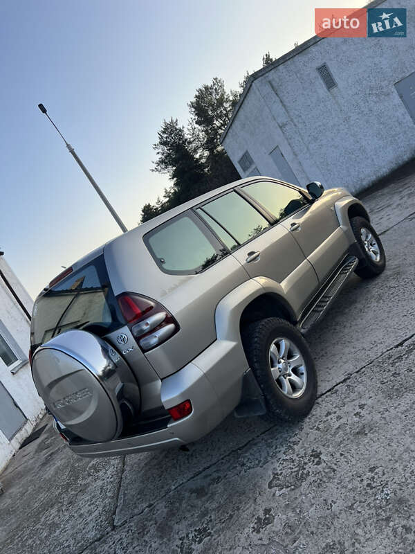 Внедорожник / Кроссовер Toyota Land Cruiser Prado 2004 в Каменском