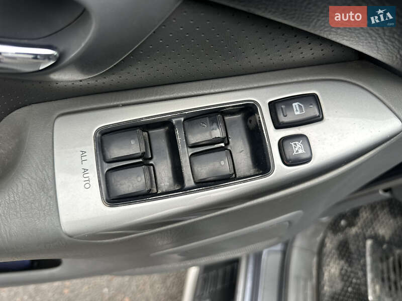 Позашляховик / Кросовер Toyota Land Cruiser Prado 2005 в Рівному