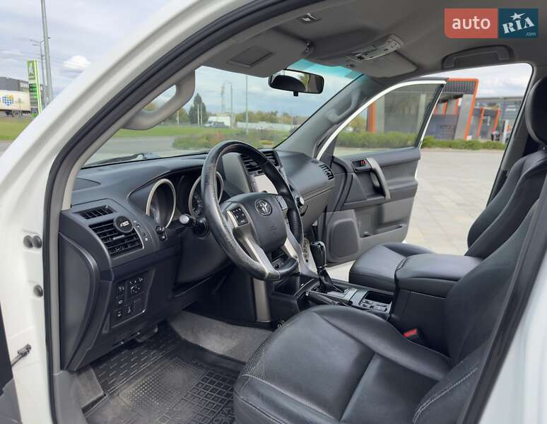 Внедорожник / Кроссовер Toyota Land Cruiser Prado 2012 в Харькове
