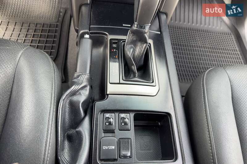 Внедорожник / Кроссовер Toyota Land Cruiser Prado 2012 в Харькове