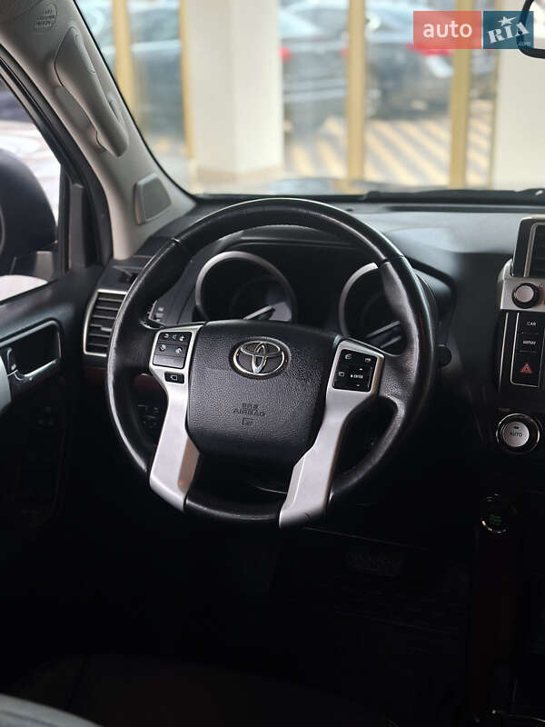 Внедорожник / Кроссовер Toyota Land Cruiser Prado 2017 в Николаеве