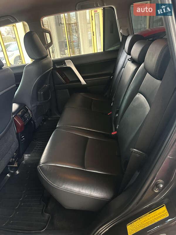 Внедорожник / Кроссовер Toyota Land Cruiser Prado 2017 в Николаеве