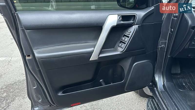 Внедорожник / Кроссовер Toyota Land Cruiser Prado 2019 в Киеве фото 9 Внедорожник / Кроссовер Toyota Land Cruiser Prado 2019 в Киеве