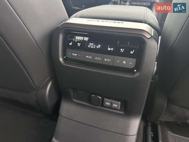 Позашляховик / Кросовер Toyota Land Cruiser Prado 2024 в Києві