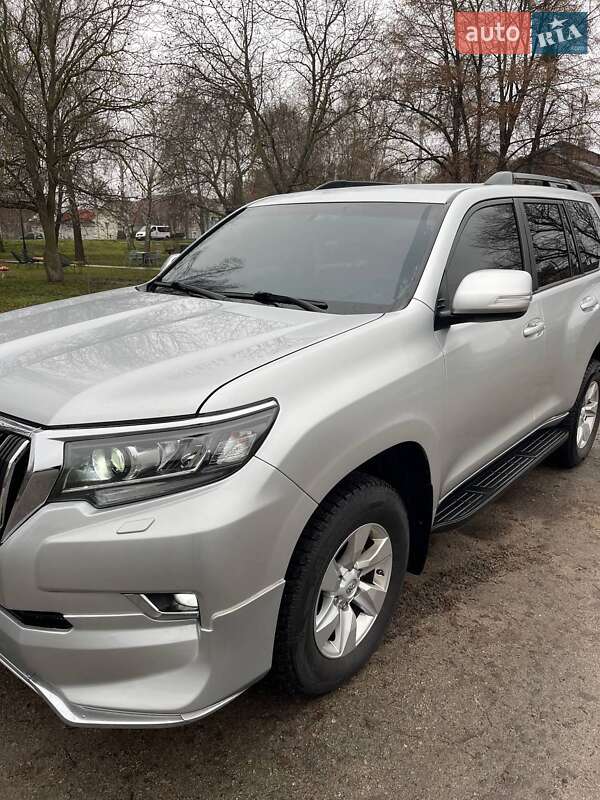 Позашляховик / Кросовер Toyota Land Cruiser Prado 2018 в Миронівці