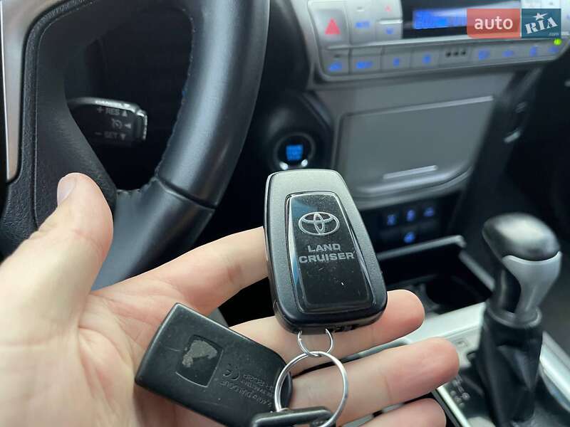 Позашляховик / Кросовер Toyota Land Cruiser Prado 2018 в Миронівці