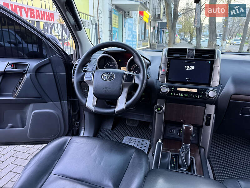 Позашляховик / Кросовер Toyota Land Cruiser Prado 2013 в Миколаєві