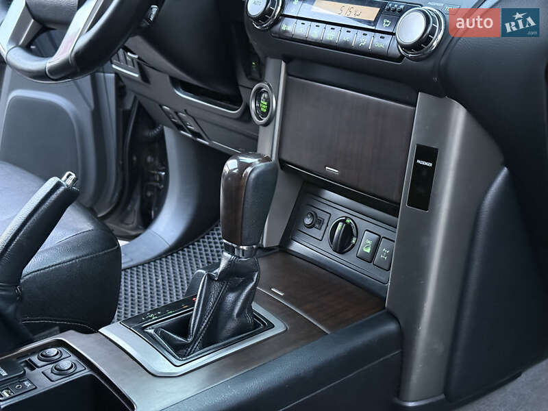 Позашляховик / Кросовер Toyota Land Cruiser Prado 2013 в Миколаєві