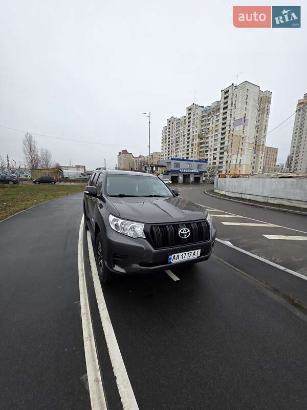 Внедорожник / Кроссовер Toyota Land Cruiser Prado 2019 в Киеве