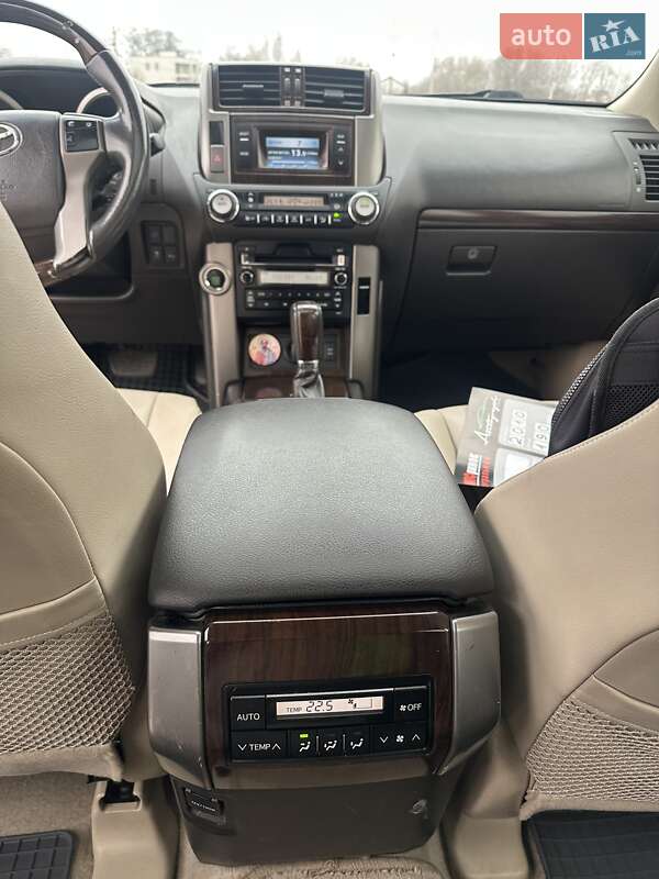 Позашляховик / Кросовер Toyota Land Cruiser Prado 2010 в Києві