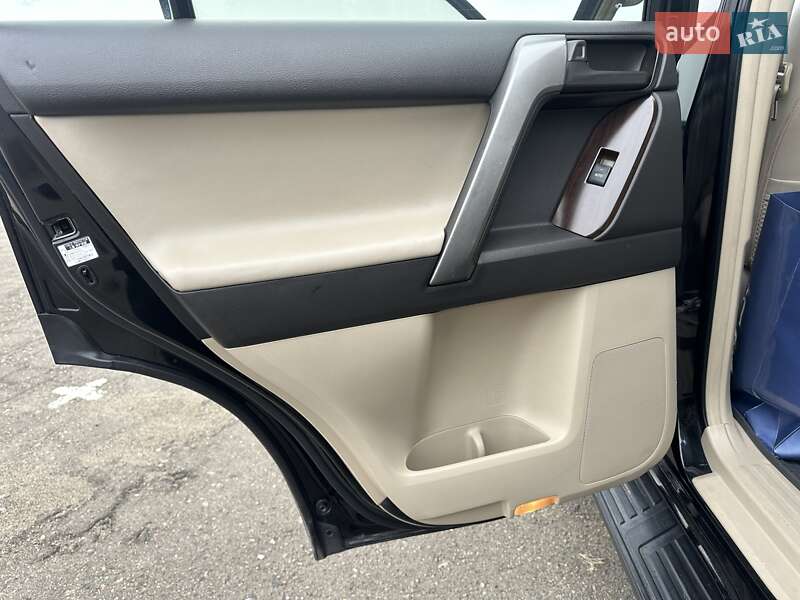 Позашляховик / Кросовер Toyota Land Cruiser Prado 2010 в Києві