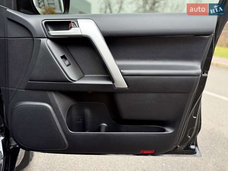 Внедорожник / Кроссовер Toyota Land Cruiser Prado 2020 в Киеве фото 56 Внедорожник / Кроссовер Toyota Land Cruiser Prado 2020 в Киеве