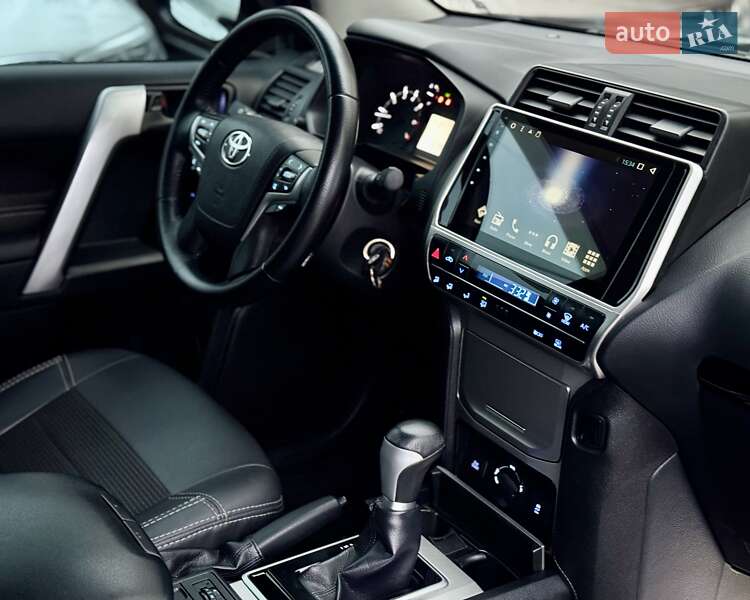 Внедорожник / Кроссовер Toyota Land Cruiser Prado 2019 в Киеве