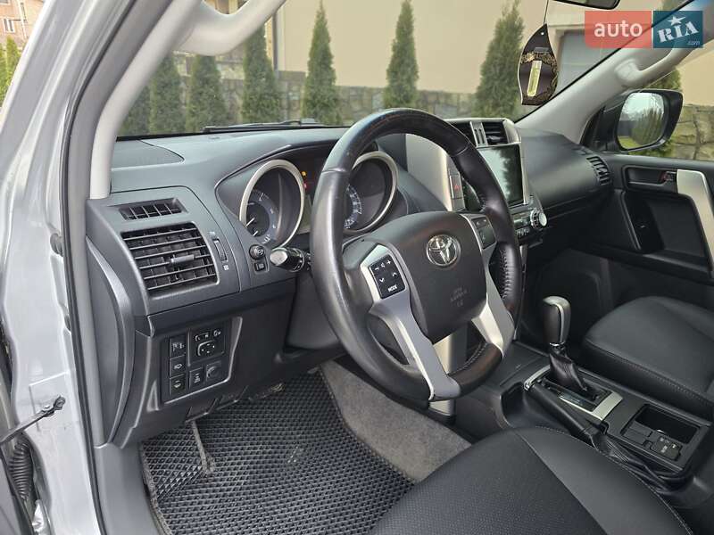Позашляховик / Кросовер Toyota Land Cruiser Prado 2012 в Івано-Франківську