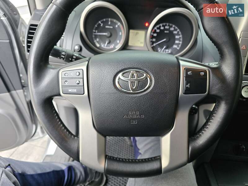 Позашляховик / Кросовер Toyota Land Cruiser Prado 2012 в Івано-Франківську