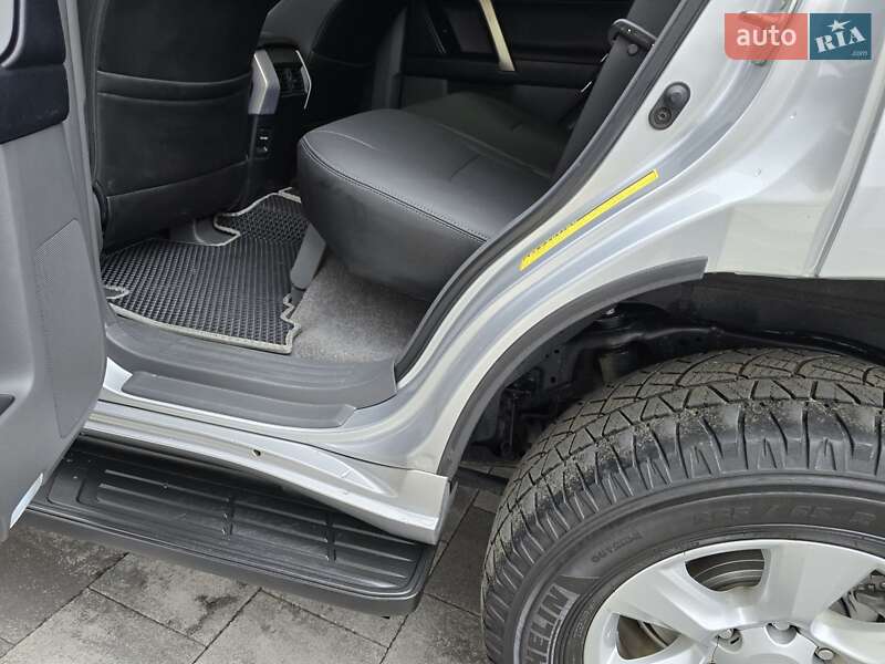 Позашляховик / Кросовер Toyota Land Cruiser Prado 2012 в Івано-Франківську