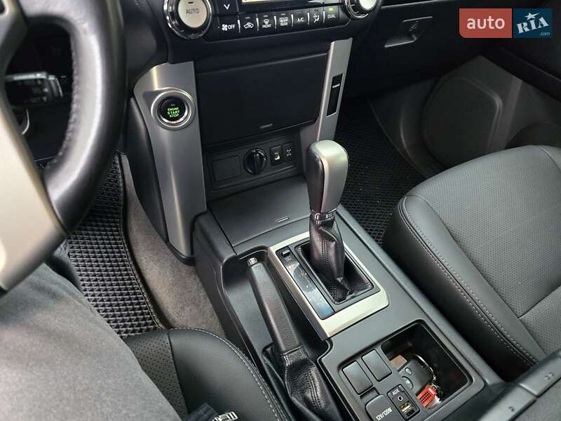 Позашляховик / Кросовер Toyota Land Cruiser Prado 2012 в Івано-Франківську