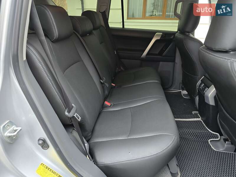 Позашляховик / Кросовер Toyota Land Cruiser Prado 2012 в Івано-Франківську