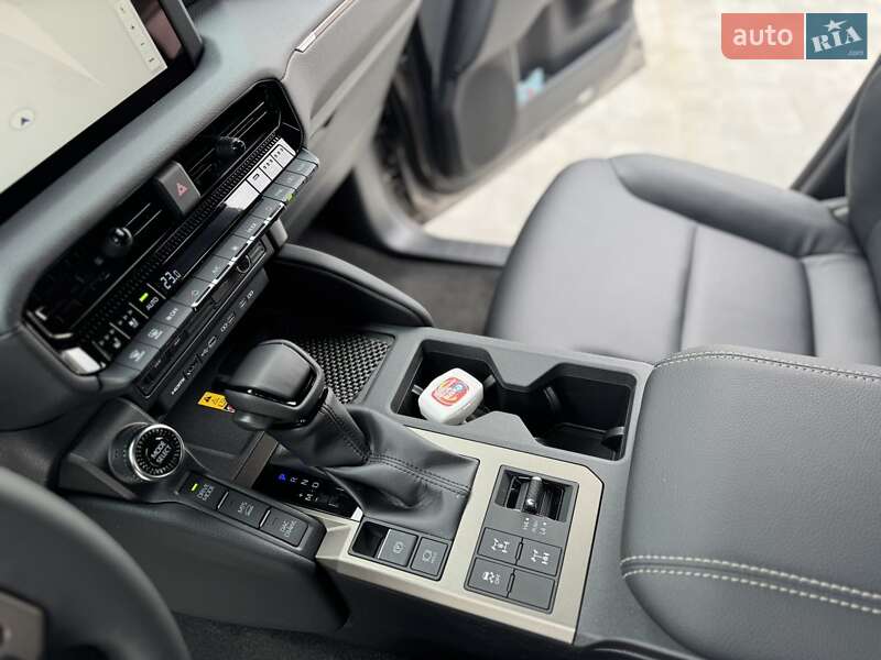 Внедорожник / Кроссовер Toyota Land Cruiser Prado 2024 в Львове