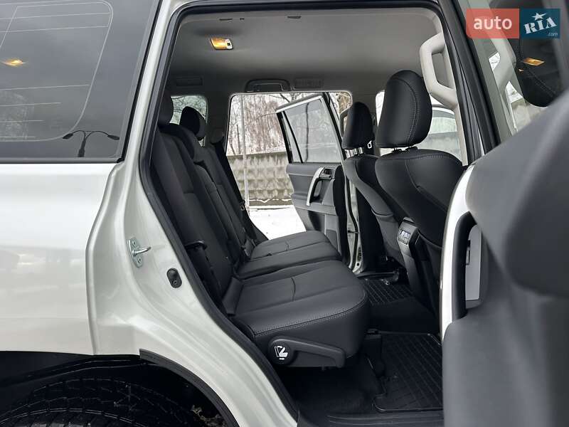 Внедорожник / Кроссовер Toyota Land Cruiser Prado 2019 в Мукачево