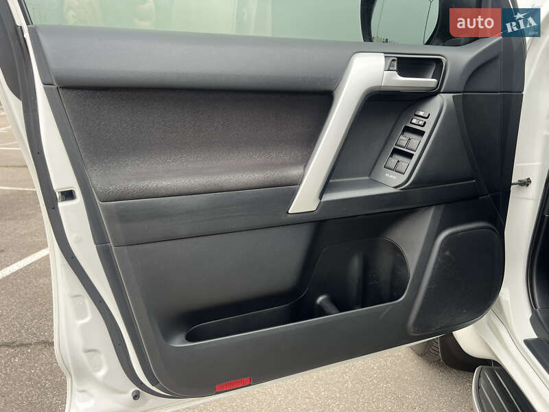 Внедорожник / Кроссовер Toyota Land Cruiser Prado 2021 в Киеве