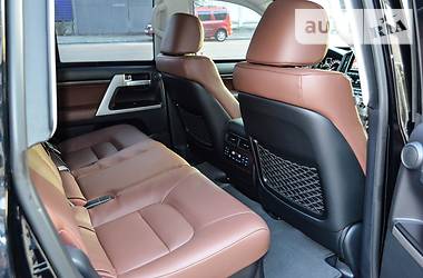 Внедорожник / Кроссовер Toyota Land Cruiser 2018 в 