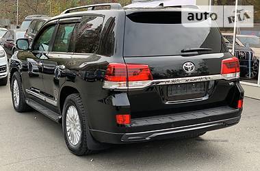 Позашляховик / Кросовер Toyota Land Cruiser 2018 в 