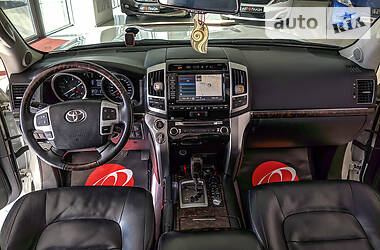 Позашляховик / Кросовер Toyota Land Cruiser 2012 в 