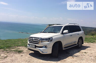 Позашляховик / Кросовер Toyota Land Cruiser 2017 в 