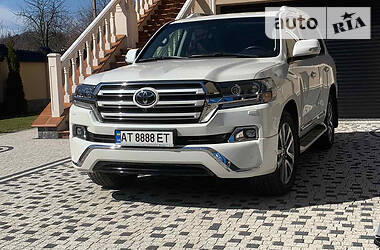Позашляховик / Кросовер Toyota Land Cruiser 2017 в 