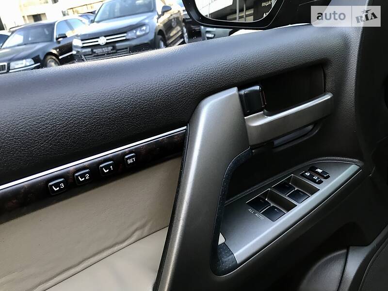 Внедорожник / Кроссовер Toyota Land Cruiser 2011 в Киеве