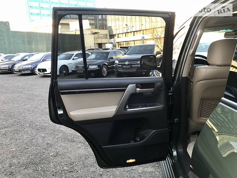 Позашляховик / Кросовер Toyota Land Cruiser 2011 в Києві