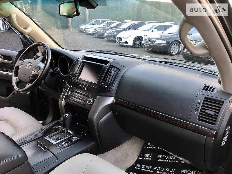 Позашляховик / Кросовер Toyota Land Cruiser 2011 в Києві