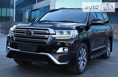 Позашляховик / Кросовер Toyota Land Cruiser 2017 в 