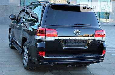 Позашляховик / Кросовер Toyota Land Cruiser 2017 в 